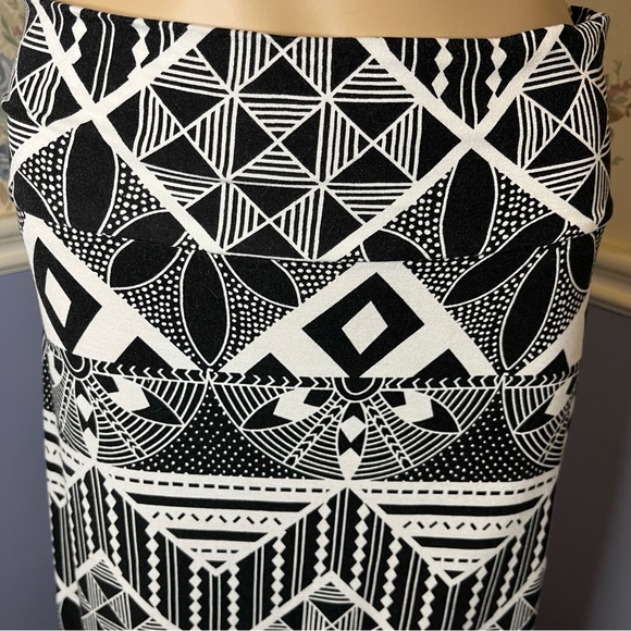 Charlotte Russe Black & White Print Maxi Skirt, Size M - Picture 2 of 10